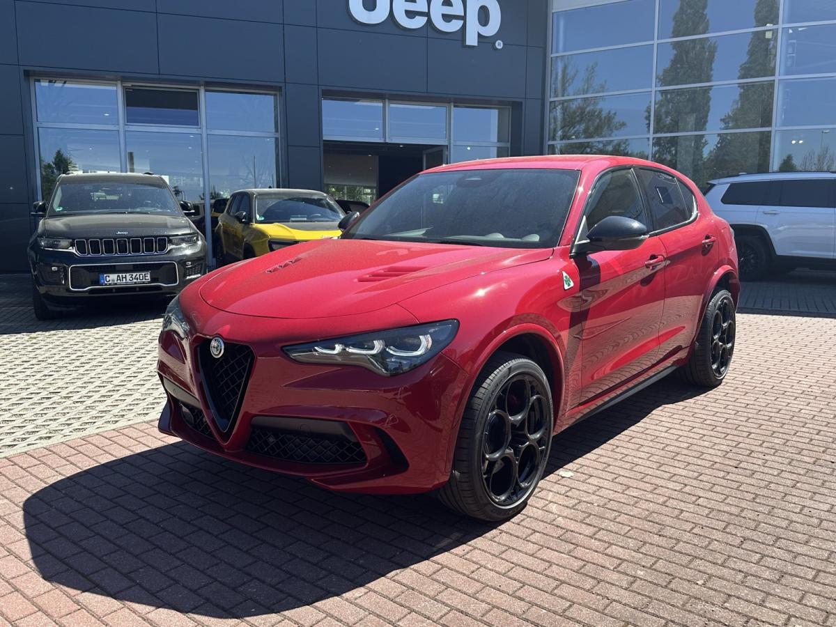 Foto - Alfa Romeo Stelvio Quadrifoglio Q4