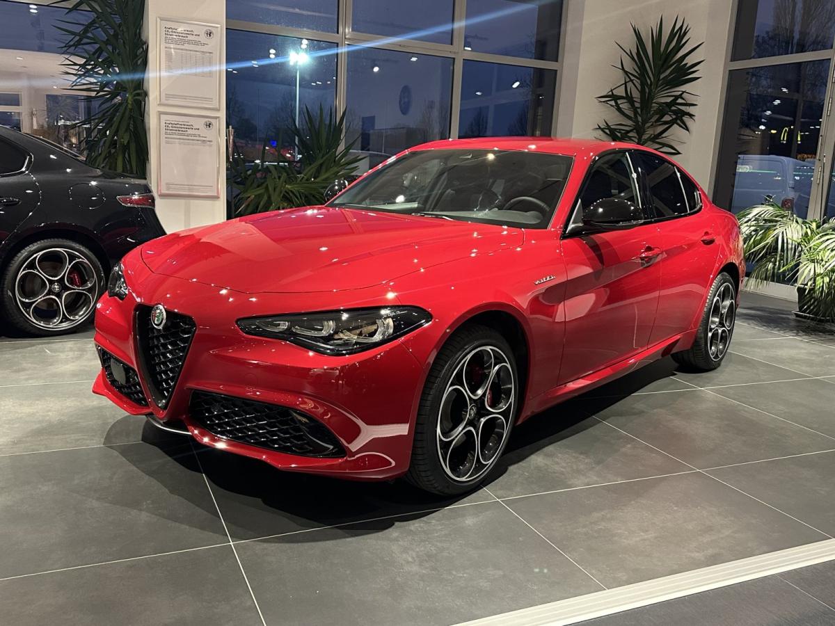 Foto - Alfa Romeo Giulia 2.0 Turbo Veloce