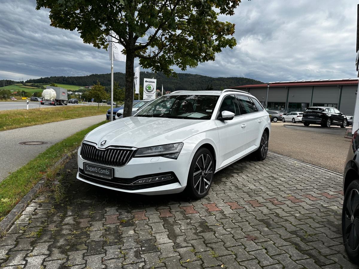 Foto - Skoda Superb Combi (3V5)