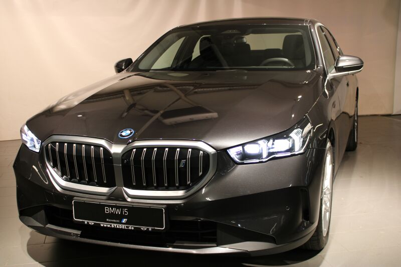 Foto - BMW i5 xDrive40 Limousine LOYALISIERUNG!