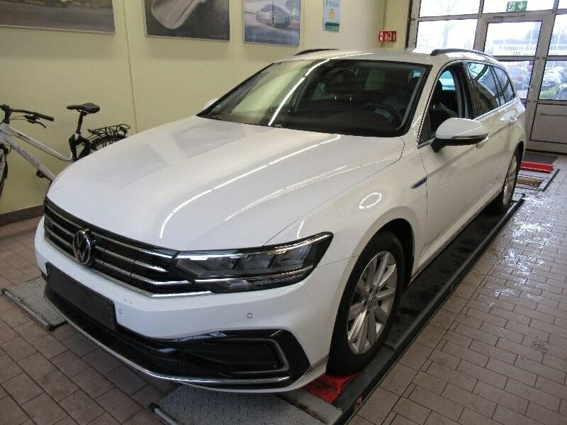 Foto - Volkswagen Passat Variant GTE NAV KAM LED ACC EASYOPEN