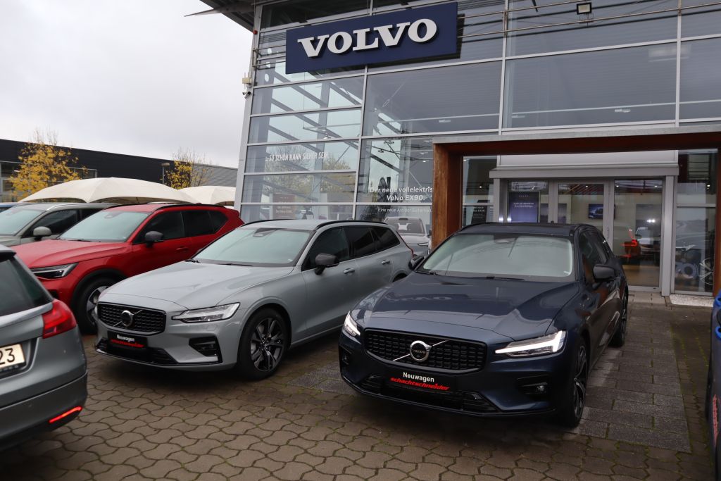 Foto - Volvo V60 B4 B DKG Plus Dark+Pano+AHZV+19Zoll+SOFORT