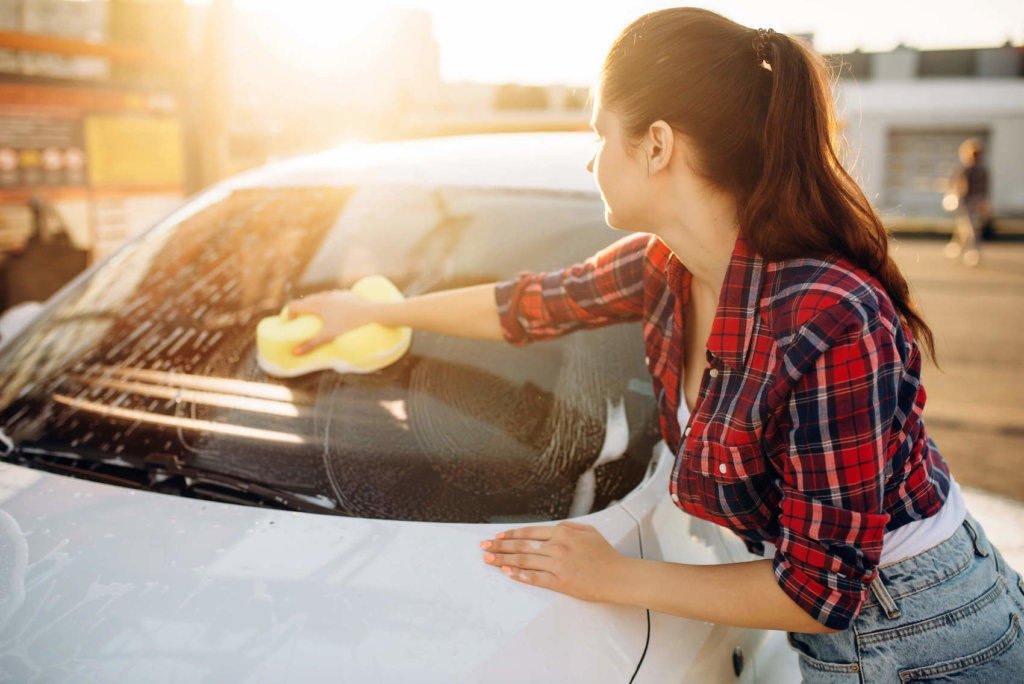 Autoscheibe reinigen: So putzen Sie die Windschutzscheibe richtig!