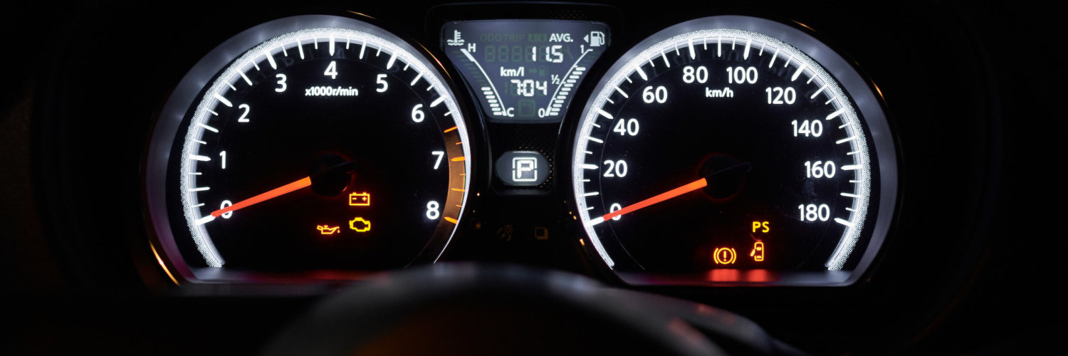 Rote Kontrollleuchte im Auto: Beim Aufleuchten dieser Symbole kann es  gefährlich werden